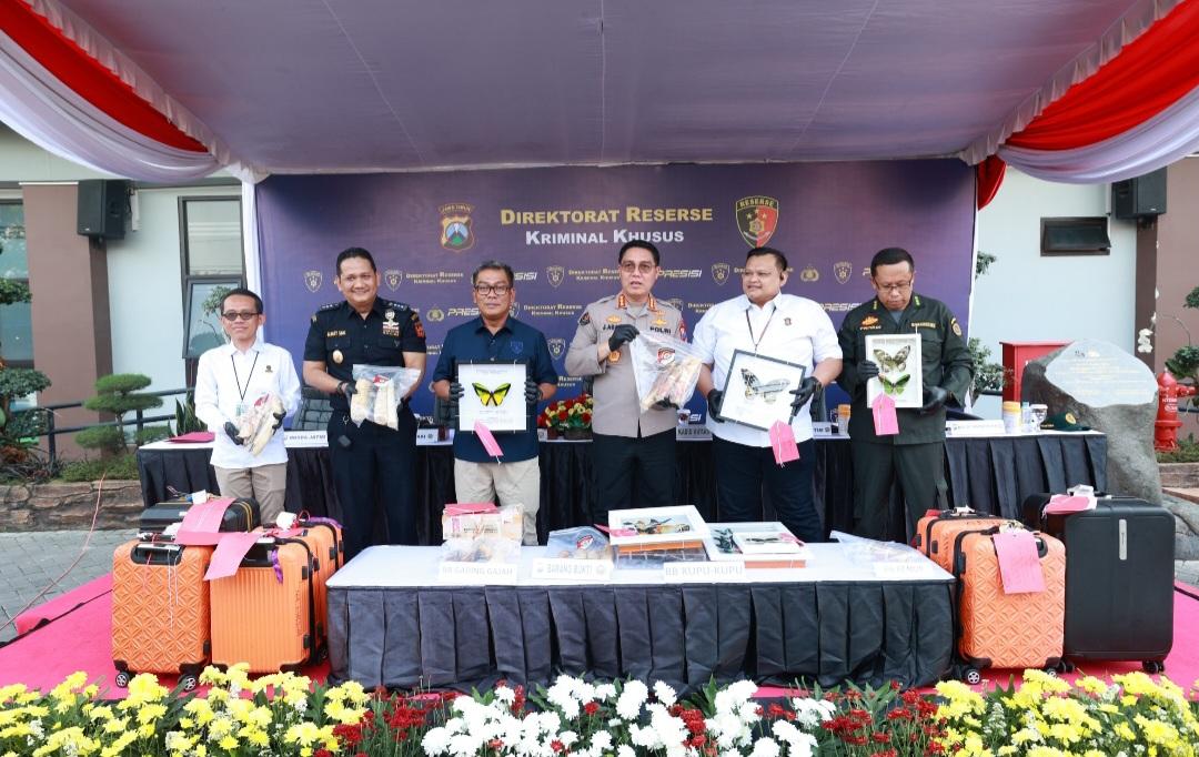 Kabid Humas Polda Jawa Timur Kombes Pol Jules Abraham Abast