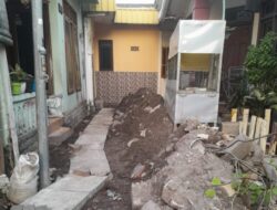 Warga Sambat, Prihatin Kampung Kebangsren Gg 8 Diduga Porak Poranda Gegara Bekas Tanah Galian Pembangunan Saluran U-ditc Tak Kunjung Dibuang Selama Sepekan
