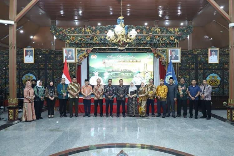 Sesi foto bersama seluruh Forkopimda saat acara pisah sambut Komandan Kodim 0829/Bangkalan