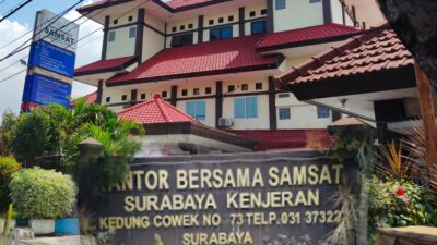 Foto : tampak depan kantor Samsat Surabaya utara
