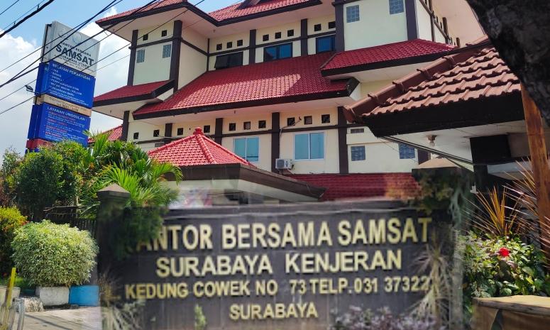 Foto : tampak depan kantor Samsat Surabaya utara