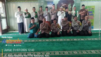 Kapolsek Karangpilang Gelar Safari Jumat di Masjid Baitul Muttaqin Kedurus Dukuh, Pererat Silaturahmi dan Kamtibmas