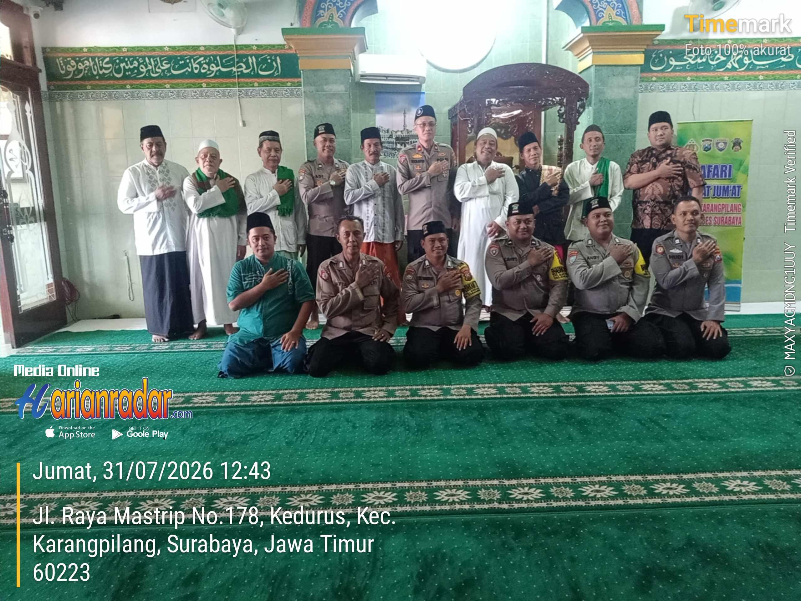 Kapolsek Karangpilang, Kompol Mochmad Su’ud, S.H., melaksanakan kegiatan Safari Jumat di Masjid Baitul Muttaqin Kedurus Dukuh Surabaya.