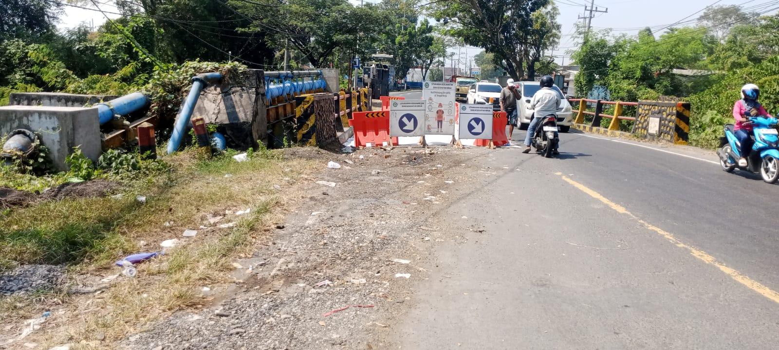 Proyek pembangunan jembatan di Jalan Raya Tangkel Bangkalan