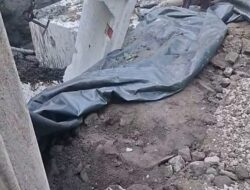 Petaka Proyek Drainase Panjang Jiwo | Seling Baja Lepas, Box Culvert Hantam Lengan dan Pelindung Kepala Pekerja Hingga Pingsan