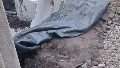 Pembangunan saluran drainase Jalan Raya Panjang Jiwo, yang dikerjakan kontraktor pelaksana PT Sarana Marga Perkasa, insiden kecelakaan kerja