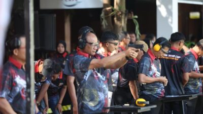 Buka Lomba Menembak Kapolda Jatim Cup 2026, Irjen Pol Nanang Avianto Tekankan Profesionalisme Penggunaan Senjata Api