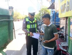 Membahayakan Pengguna Jalan, Truk Bermuatan Sirtu Tanpa Terpal Ditilang Satlantas Polres Bangkalan