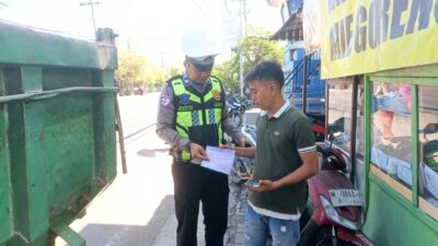 Membahayakan Pengguna Jalan, Truk Bermuatan Sirtu Tanpa Terpal Ditilang Satlantas Polres Bangkalan