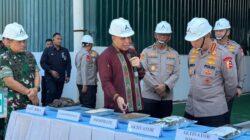 Kapolri Tinjau Pabrik Pupuk Batu Bara di Kampar, Lepas Distribusi 80 Ton Pupuk untuk Kelompok Tani Riau