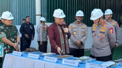 Kapolri Tinjau Pabrik Pupuk Batu Bara di Kampar, Lepas Distribusi 80 Ton Pupuk untuk Kelompok Tani Riau