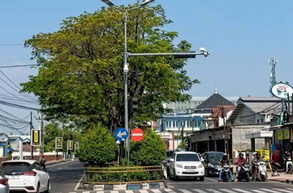 Satlantas Polres Mojokerto Polda Jawa Timur resmi mengaktifkan kamera Electronic Traffic Law Enforcement (ETLE) di Simpang Empat Taman RA Basuni