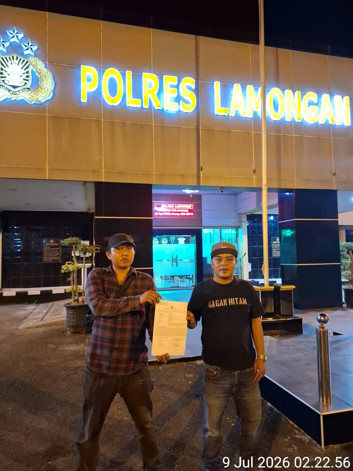 Dua Jurnalis JP (kiri) bersama rekannya bernama ND (Kanan)