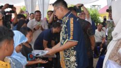 Wali Kota Langsa Serahkan Seragam Sekolah Gratis bagi Anak Yatim Piatu di Langsa Lama
