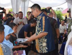 Wali Kota Langsa Serahkan Seragam Sekolah Gratis bagi Anak Yatim Piatu di Langsa Lama
