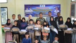 Wali Kota Langsa Serahkan Bantuan Peralatan Sekolah bagi Anak Yatim Paya Bujok Seulemak