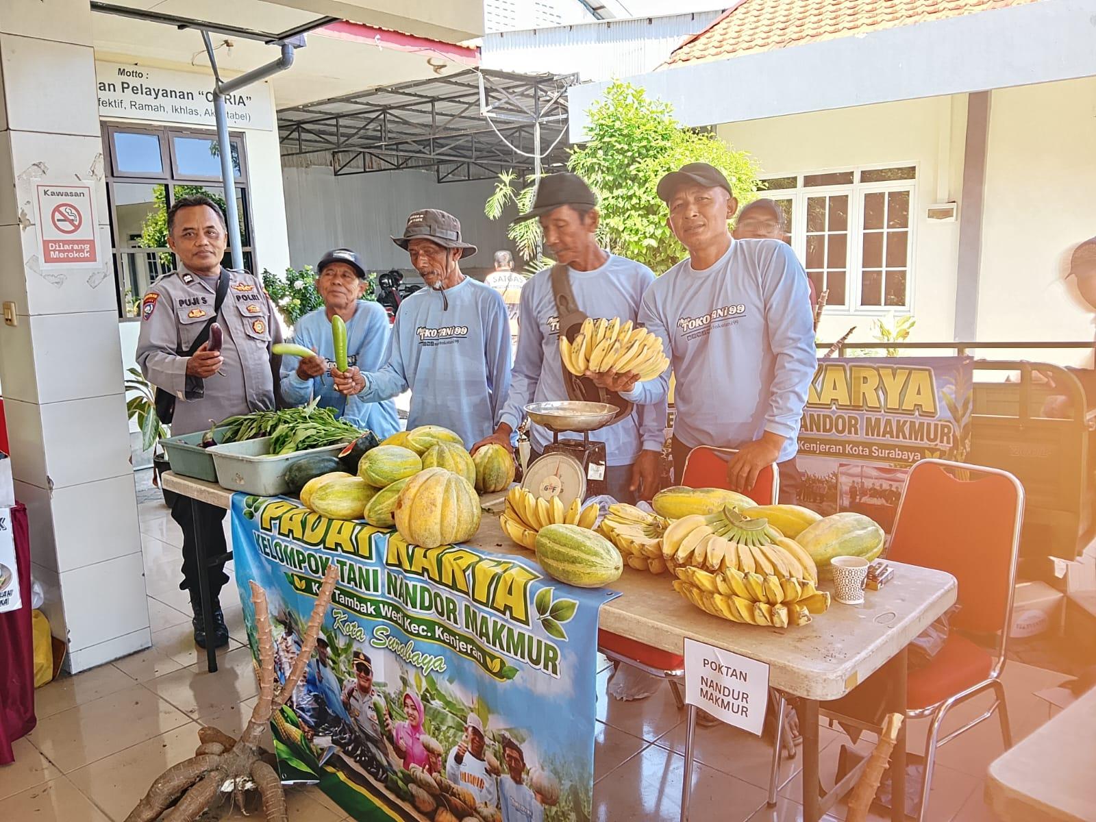 Gerakan Pangan Murah menghadirkan berbagai hasil panen segar yang berasal dari lahan ketahanan pangan binaan Polres Pelabuhan Tanjung Perak.