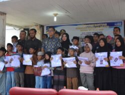 Wali Kota Langsa Serahkan Seragam Sekolah Gratis kepada Anak Yatim Piatu di Langsa Kota