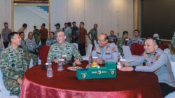 Kapolda Jawa Timur Irjen Pol. Drs. Nanang Avianto, M.Si., didampingi Wakapolda Jawa Timur Brigjen Pol. Dr. Pasma Royce, S.I.K., M.H., bersama Pejabat Utama (PJU) Polda Jawa Timur ke Markas Kodam V/Brawijaya
