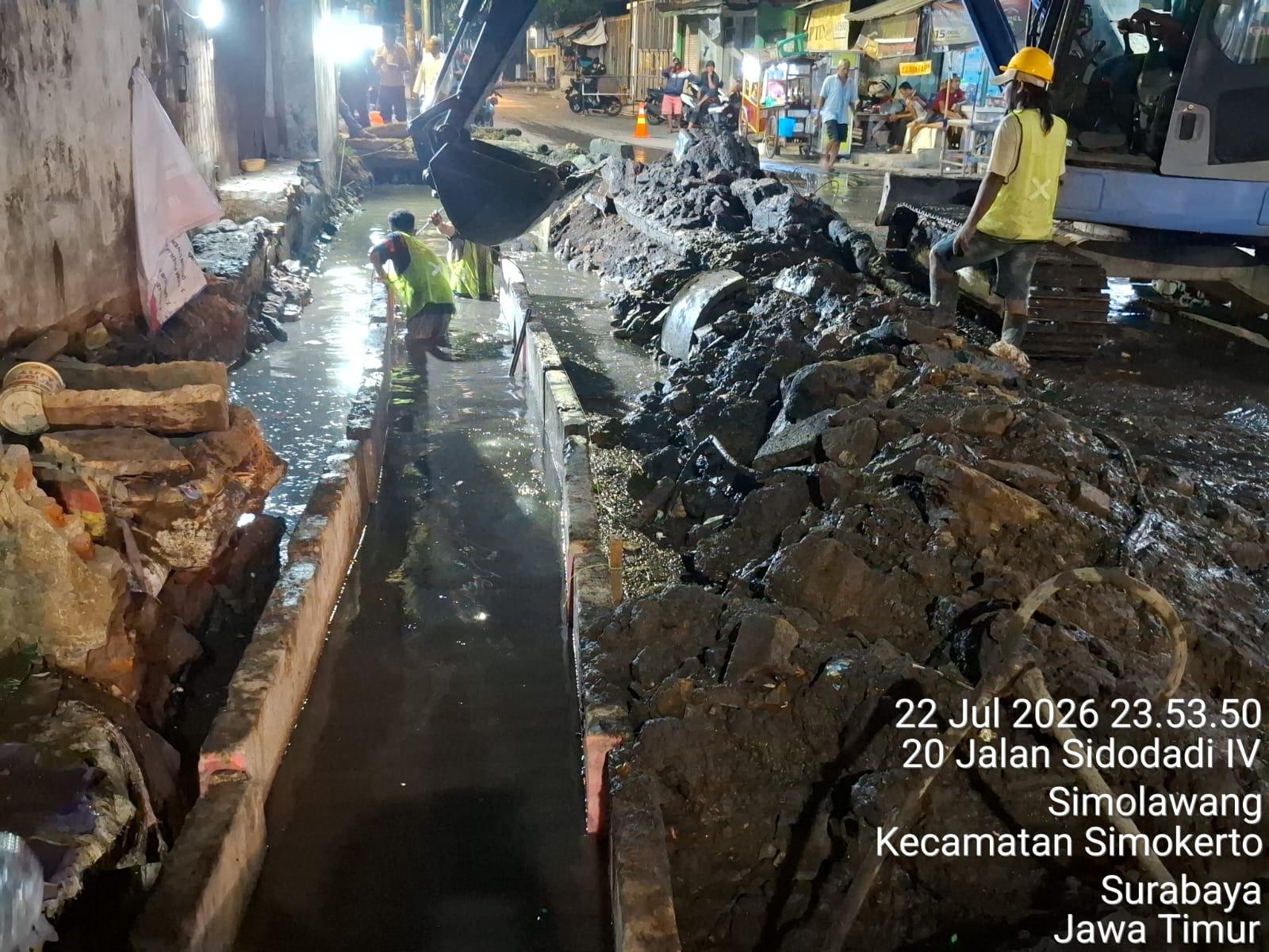 Pokmas Sidodadi Kokoh Pembangunan saluran U-Ditch ukuran 80/100 dengan cover gandar 10 ton di Jalan Sidodadi IV RW 04, Kelurahan Sidodadi Surabaya