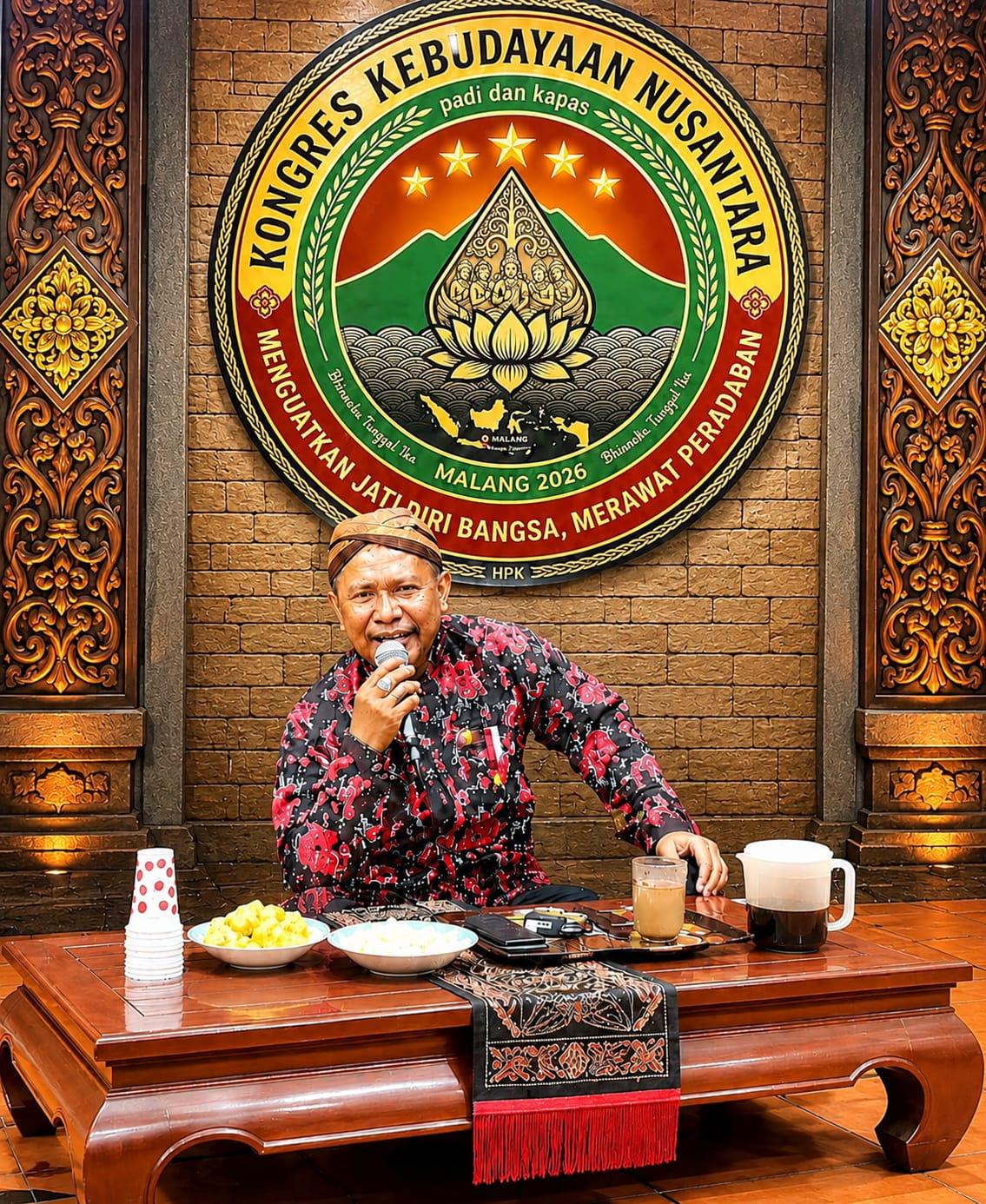 KAWRUH LELUHUR: Pembina Padepokan Sambung Roso Mojopahit (SRM) Ki Suryo Alam saat memaparkan persiapan jelang Kongres Kebudayaan Nusantara 2026 yang akan digelar di Malang. (Foto: Istimewa)