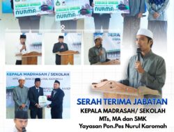 Sertijab Penuh Khidmah, Yayasan Nurul Karomah Hadiahi Kepala Demisioner Voucher Umrah