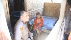 Polri Peduli : Polres Bondowoso Santuni Nenek Sebatangkara