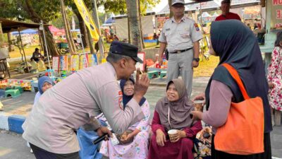 Pojok Kamtibmas Polres Ngawi Hadir di Pasar Krompol Ajak Warga Jaga Kamtibmas
