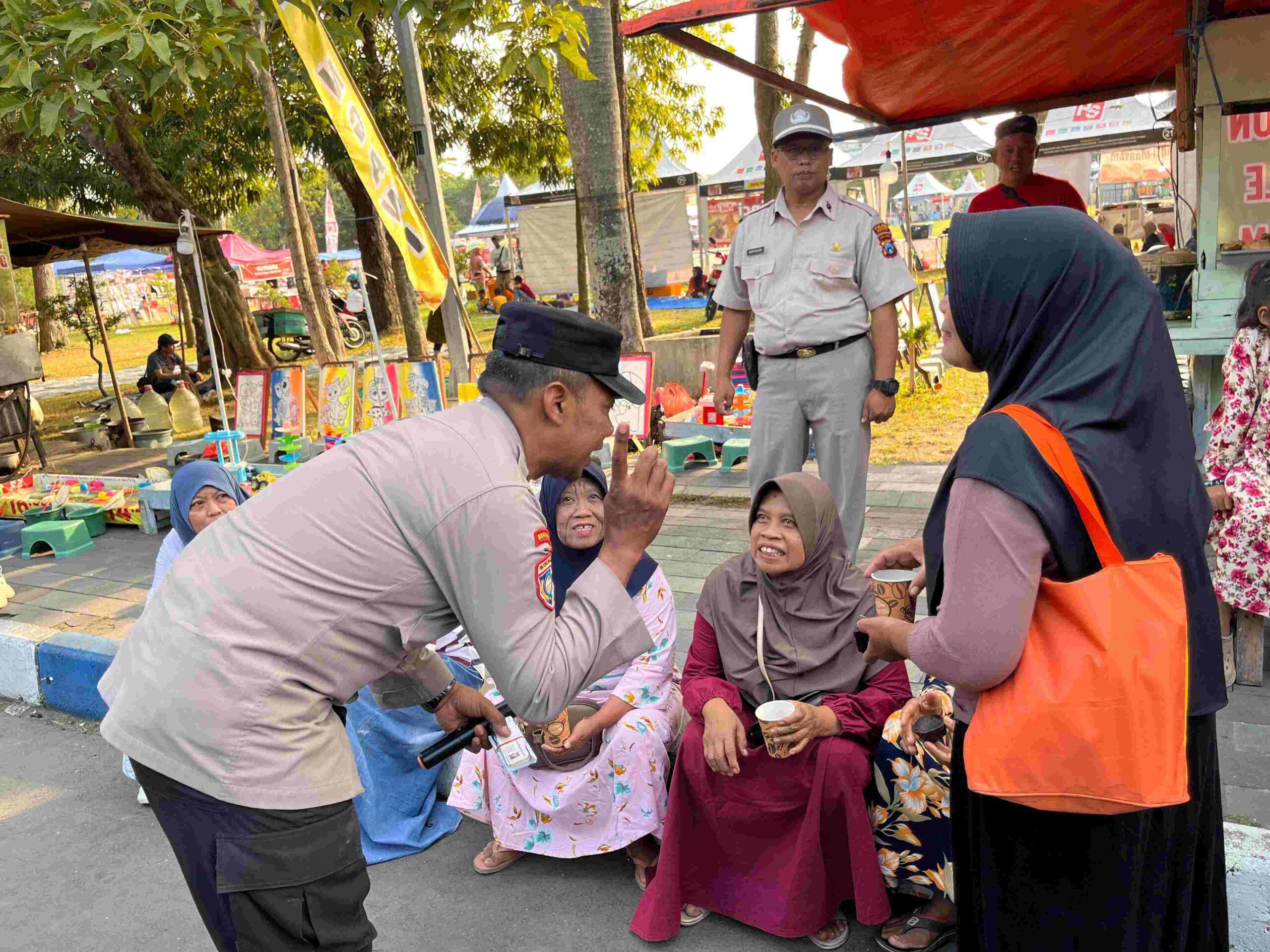 Satbinmas Polres Ngawi memperkuat kedekatan dengan masyarakat melalui program Pojok Kamtibmas.