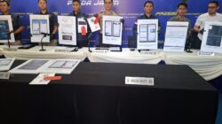 Ditressiber Polda Jatim membongkar kasus tindak pidana illegal access atau peretasan ratusan website resmi milik instansi pendidikan