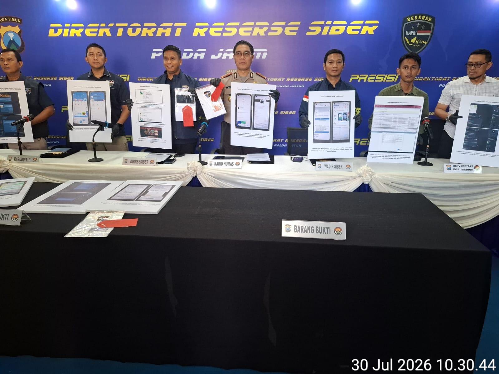 Ditressiber Polda Jatim membongkar kasus tindak pidana illegal access atau peretasan ratusan website resmi milik instansi pendidikan
