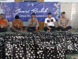 Jumat Berkah Pererat Silaturahmi, Kasatlantas Polres Bangkalan Hadir Berbagi di Tengah Masyarakat