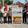 Polsek Blega Gandeng Wartawan Gelar Jumat Berkah, Bagikan Makanan Gratis Kepada Pengguna Jalan