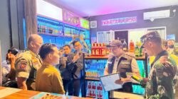 Gerak Cepat Keluhan Warga, Bupati Sidoarjo Bersama Forkopimda dan Anggota DPRD Turun Langsung Razia Toko Miras Malam Ini