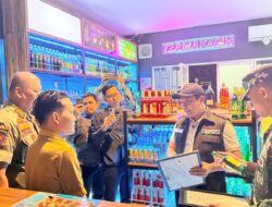 Gerak Cepat Keluhan Warga, Bupati Sidoarjo Bersama Forkopimda dan Anggota DPRD Turun Langsung Razia Toko Miras Malam Ini
