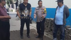 Bentuk Kepedulian Lingkungan, Bhabinkamtibmas Polsek Karangpilang Kunjungi Wilayah Pembangunan Saluran Air di Jalan Kedurus II 