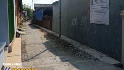 Proyek pembangunan saluran u-ditch dan jalan paving baru selebar 2 meter Jalan Dukuh Kapasan Gang Srikandi (RT 03 & RT 04/RW 02)