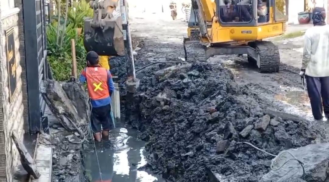 Pembangunan Saluran U-Ditch 40/60 dengan Cover Gandar 5 Ton di Jalan Ikan Buntek, Kelurahan Perak Barat, Kecamatan Krembangan Kota Surabaya
