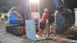 Abaikan K3, Proyek Saluran Raya Bungkal Jadi Jebakan Maut Malam Hari