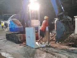 Abaikan K3, Proyek Saluran Raya Bungkal Jadi Jebakan Maut Malam Hari