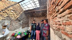 Bupati Sidoarjo Tinjau RTLH dan Serahkan Bantuan di Prambon