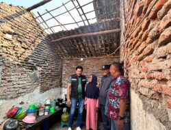 Bupati Sidoarjo Tinjau RTLH dan Serahkan Bantuan di Prambon