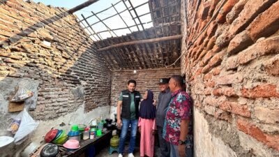Bupati Sidoarjo Tinjau RTLH dan Serahkan Bantuan di Prambon
