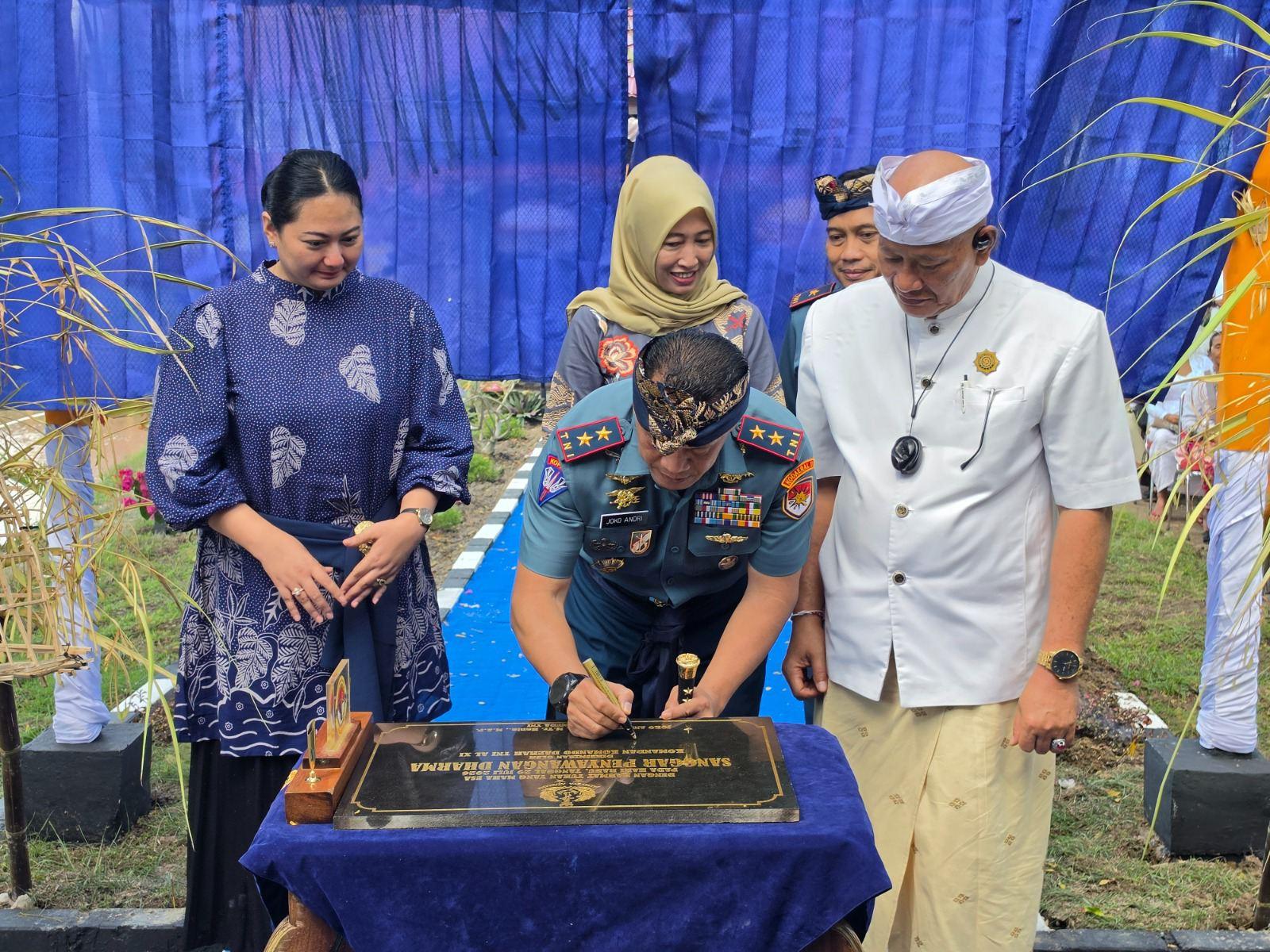 Komandan Kodaeral XI, Laksamana Muda TNI Joko Andriyanto, S.T., M.Tr.Hanla., M.A.P., meresmikan Sanggar Penyawangan Dharma