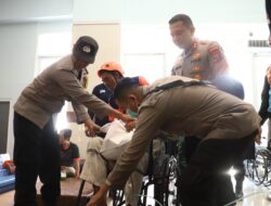Kapolres Pelabuhan Tanjung Perak Turun Dampingi Korban, Pastikan Penanganan Kebakaran KM Mutiara Sentosa 2 Berjalan Maksimal