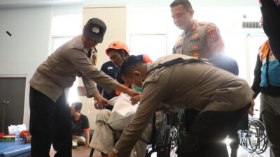 Kapolres Pelabuhan Tanjung Perak Turun Dampingi Korban, Pastikan Penanganan Kebakaran KM Mutiara Sentosa 2 Berjalan Maksimal
