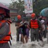 Polri Gerak Cepat Evakuasi Warga Terdampak Banjir di Padang