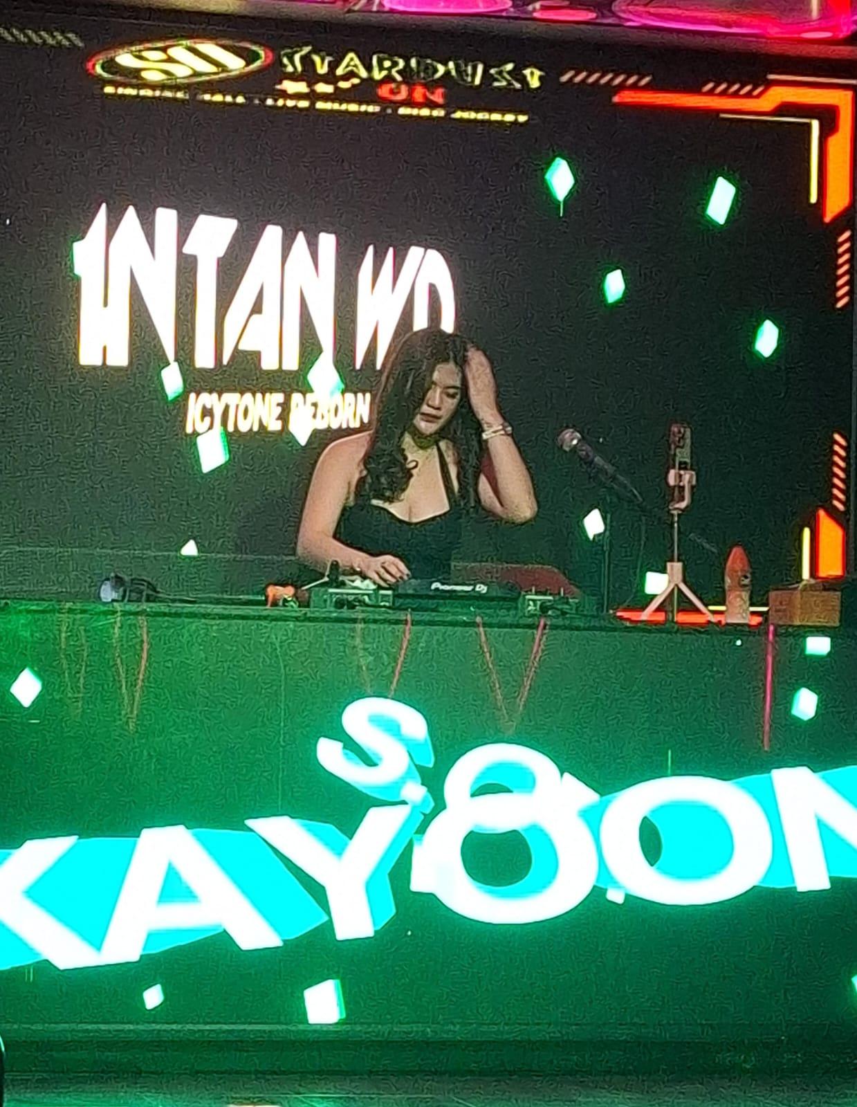 DJ Intan WD ICYtone Reborn Tampil di Cafe So Kayoon Surabaya