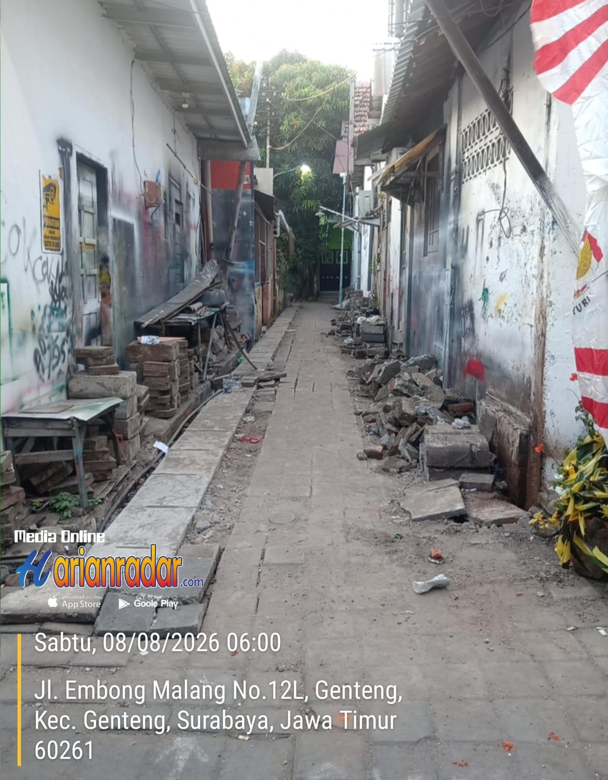 Pembangunan saluran u-ditch 30/40 dengan cover gandar 5 ton di Jalan Kebangsren Gang I Surabaya