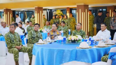 Kapolri Jenderal Polisi Drs. Listyo Sigit Prabowo, M.Si., menghadiri silaturahmi bersama Menteri Koordinator Bidang Politik dan Keamanan RI, Jenderal TNI (Purn.) Djamari Chaniago